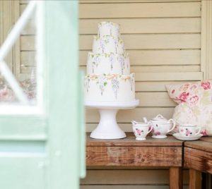 ©mathildadelvesphotos and cake design Feat Herbed Barn